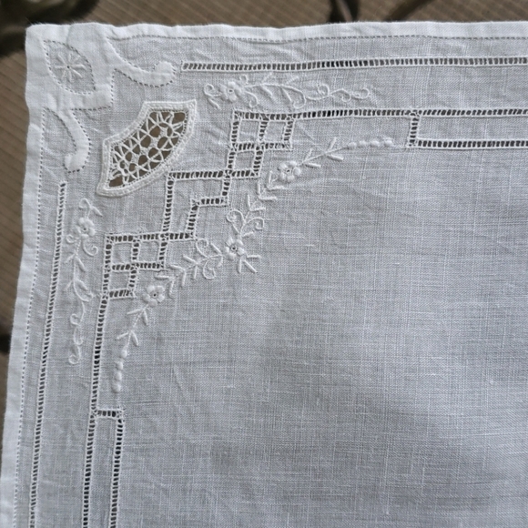 Vintage Handmade HANDKERCHIEF  ( please, a bundle of 3 or more items) - Picture 3 of 4